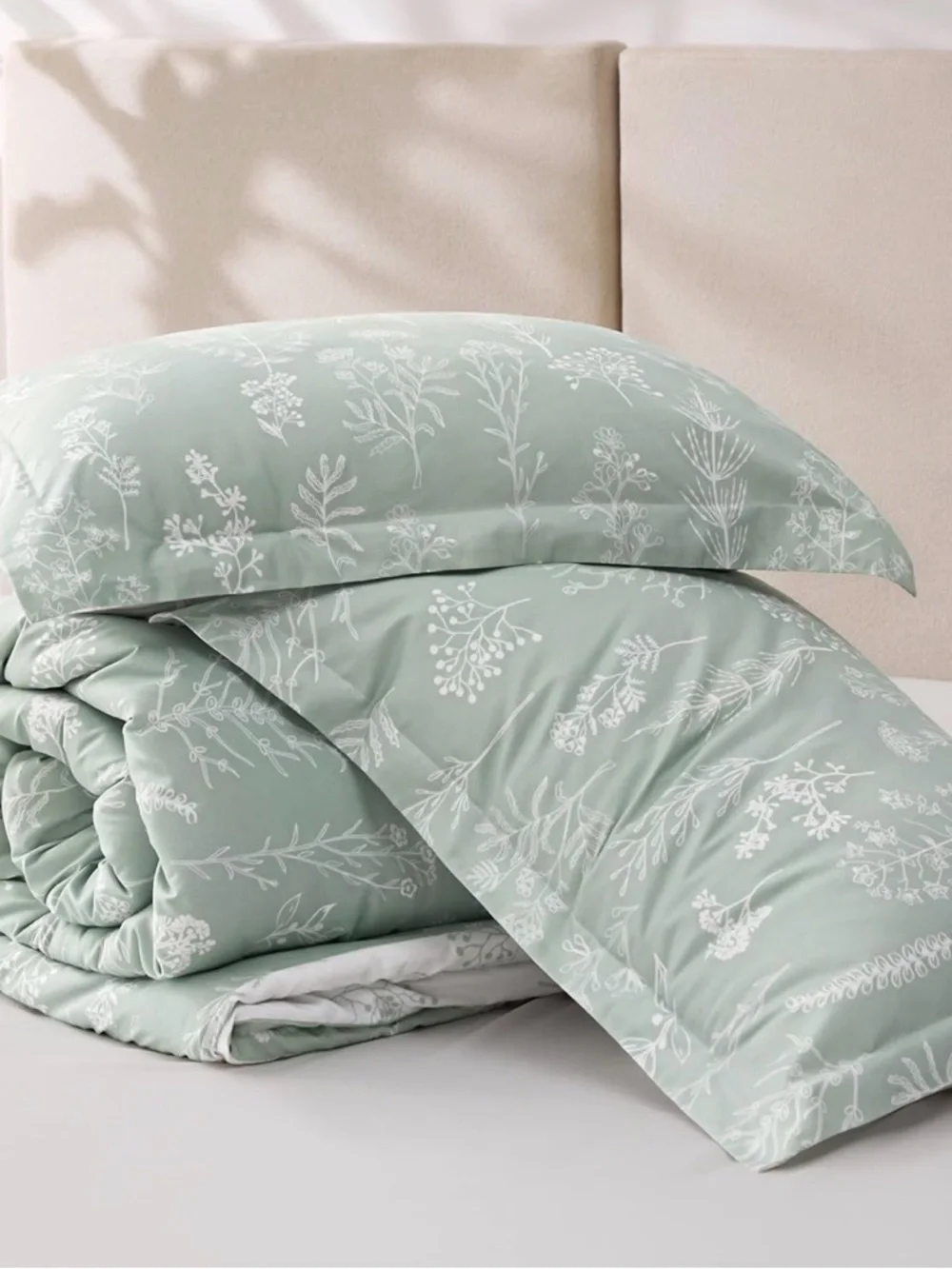 Soft Sage Botanical Print King Comforter Set , 3 Pieces Reversible Floral